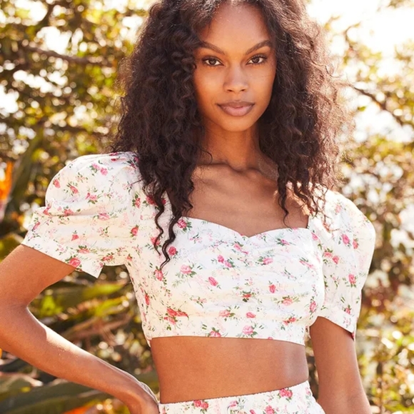 LULU'S NWT Exclusive Cute Factor White Floral Print Puff Sleeve Crop Top - Picture 1 of 10